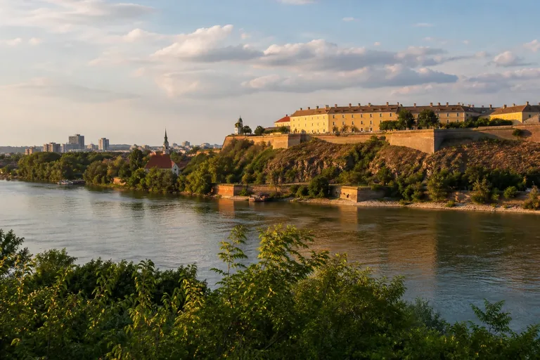 Petrovaradinska tvrđava i Dunav u Novom Sadu